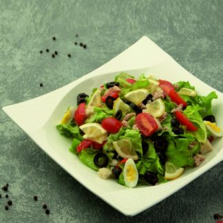 Tuna balığı salatı